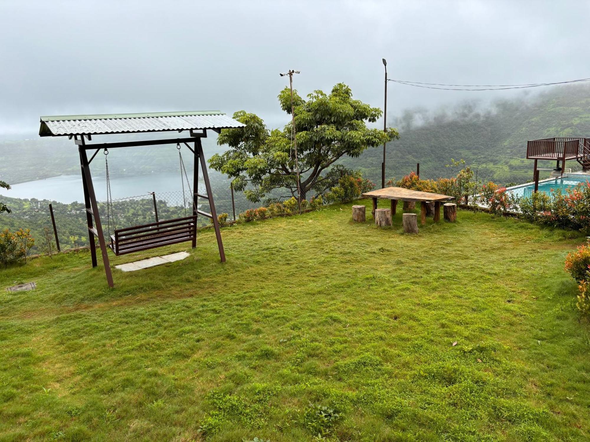 Paramount 3 Ac Bedrooms Hall Garden With Lake View Panchgani Exterior foto