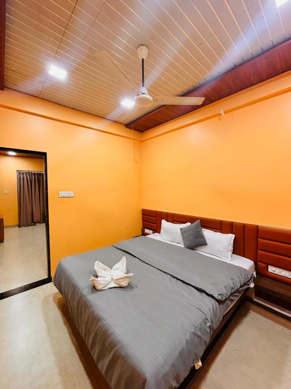 Paramount 3 Ac Bedrooms Hall Garden With Lake View Panchgani Exterior foto